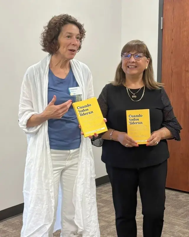 Introducing When Everyone Leads to Spanish speakers with facilitator Romy Vargas, Wichita's Salud Más Bienestar, 2025.